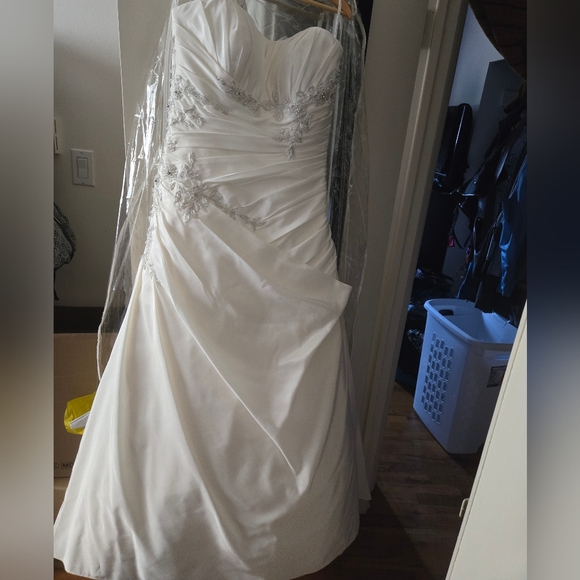Da Vinci Bridal wedding gown size 18 - Picture 1 of 5
